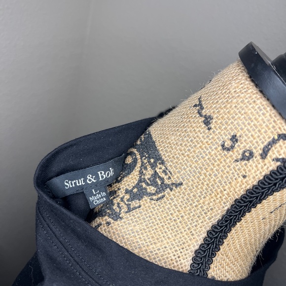 Strut and Bolt sleeveless shirt - Picture 3 of 3